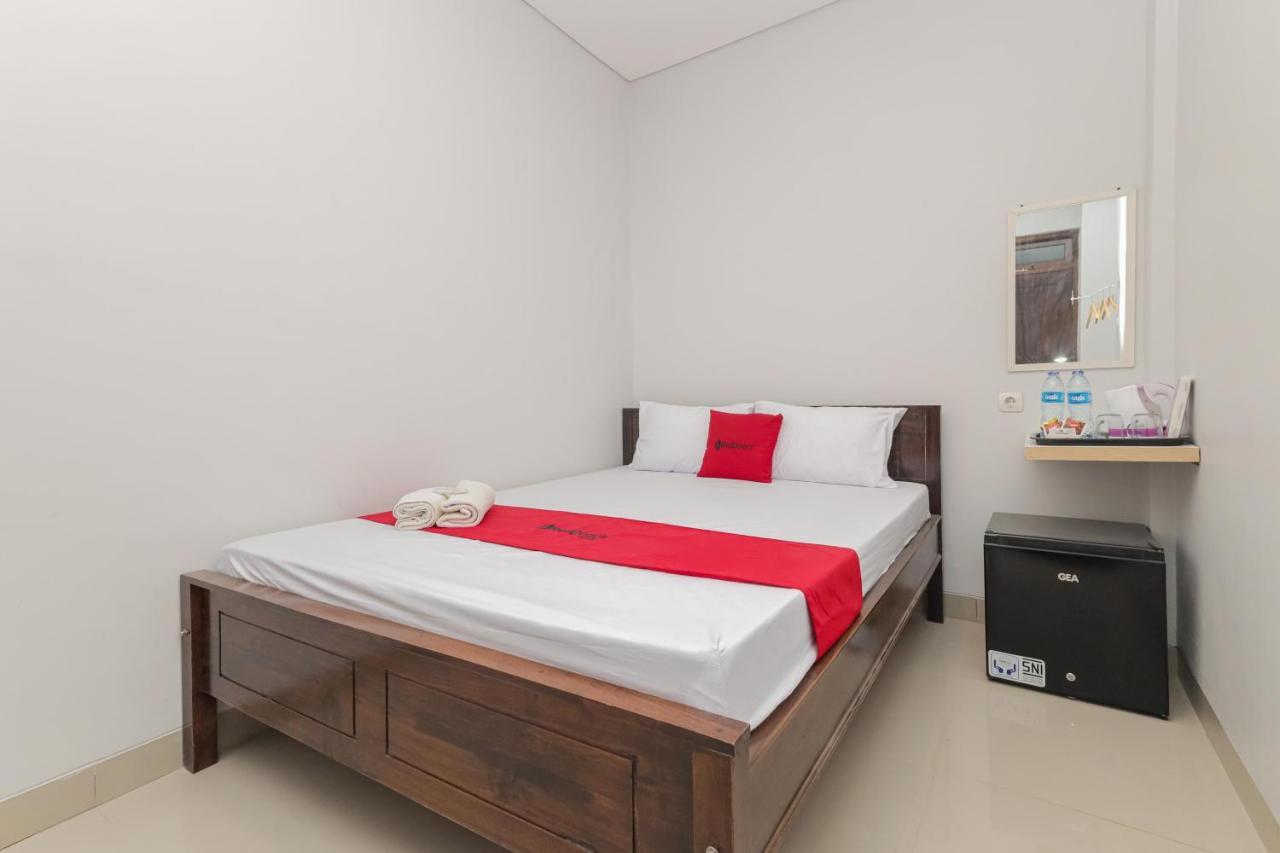 Hotel Reddoorz @ Gedangan Sidoarjo Esterno foto